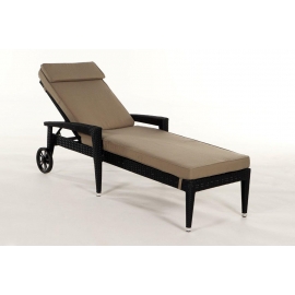 Rattan Liegestuhl schwarz mit Armlehnen, Stoffbezug sandbraun